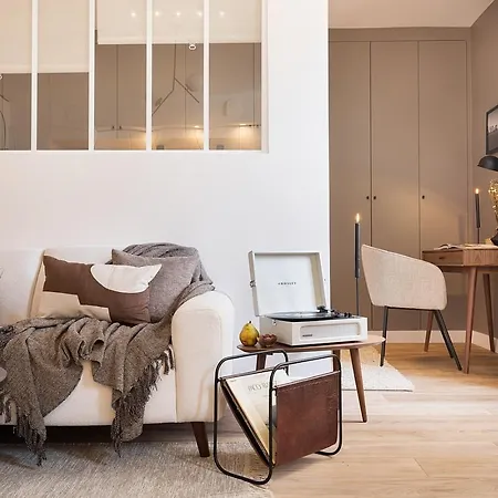 Erill - A Montparnasse Apartment